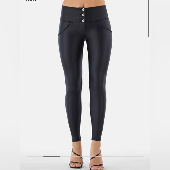 Freddy WR.UP® LEATHER High Rise 3 Button SkinnyBlack - Picture 2 of 5